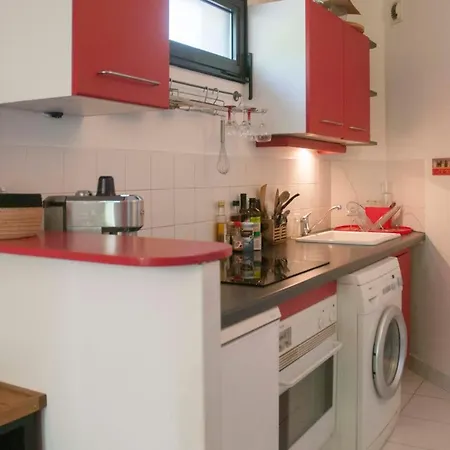 Bright And Spacious 38 M For 2 With Terrace Paris