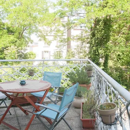 Bright And Spacious 38 M For 2 With Terrace Paris